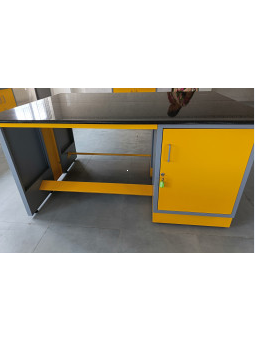 SQUARE TABLE